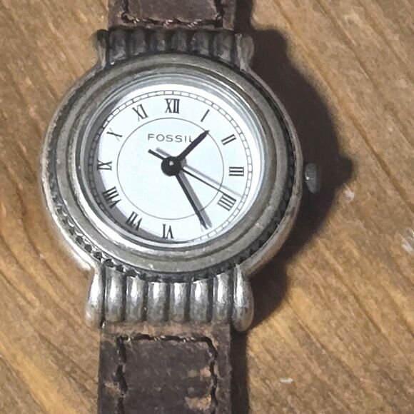 Small Fossil Watch Women Silver Metal & Brown Weave Leather EC-8698 - Picture 2 of 6